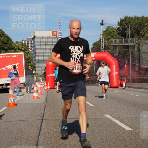 07.09.2025 - BARMER Alsterlauf Yannick Fuchs http://msf.ph/oto/8761234 07.09.2025 09:40:34 Laufen 182 meine-sportfotos.de