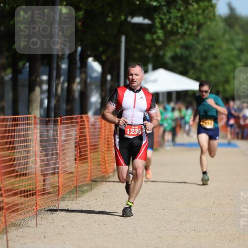07.09.2025 - 19. Norderstedt Triathlon Michael Strokosch http://msf.ph/oto/8761634 07.09.2025 12:08:16 Laufen 1167, 1210, 1236 meine-sportfotos.de