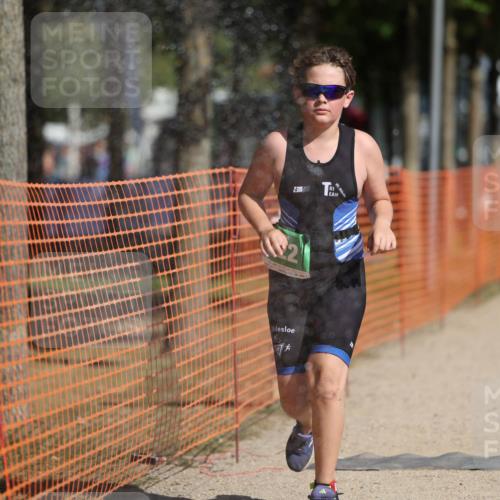 07.09.2025 - 19. Norderstedt Triathlon Michael Strokosch http://msf.ph/oto/8762059 07.09.2025 11:15:34 Laufen 122 meine-sportfotos.de