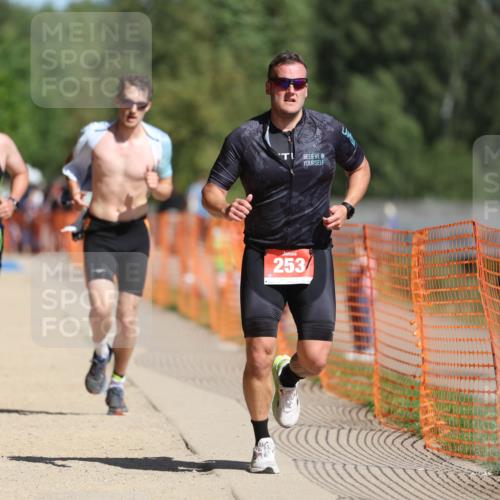 07.09.2025 - 19. Norderstedt Triathlon Michael Strokosch http://msf.ph/oto/8762407 07.09.2025 12:08:50 Laufen 185, 253, 806, 1244 meine-sportfotos.de