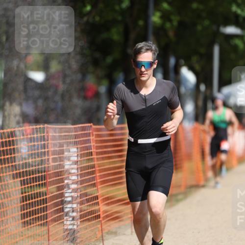 07.09.2025 - 19. Norderstedt Triathlon Michael Strokosch http://msf.ph/oto/8762845 07.09.2025 12:09:33 Laufen 859, 1383 meine-sportfotos.de