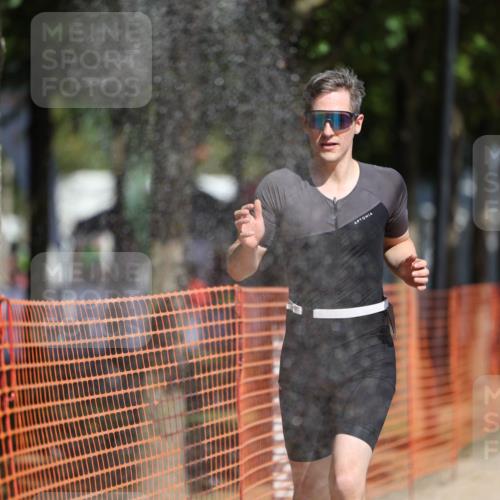 07.09.2025 - 19. Norderstedt Triathlon Michael Strokosch http://msf.ph/oto/8762863 07.09.2025 12:09:34 Laufen 859, 1383 meine-sportfotos.de