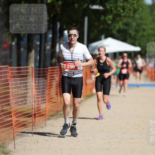 07.09.2025 - 19. Norderstedt Triathlon Michael Strokosch http://msf.ph/oto/8763685 07.09.2025 12:10:46 Laufen 300, 1155 meine-sportfotos.de