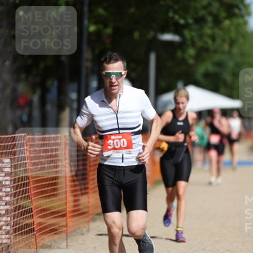 07.09.2025 - 19. Norderstedt Triathlon Michael Strokosch http://msf.ph/oto/8763716 07.09.2025 12:10:48 Laufen 300, 1155 meine-sportfotos.de