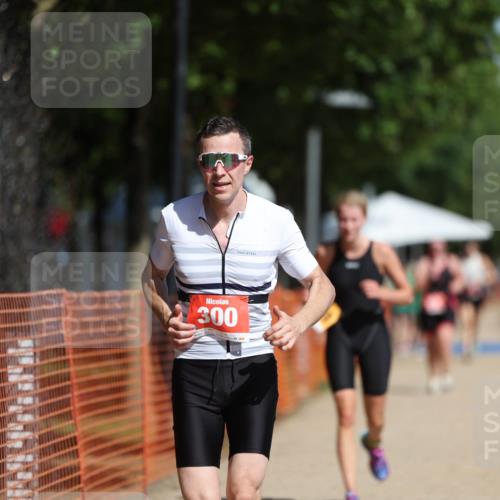 07.09.2025 - 19. Norderstedt Triathlon Michael Strokosch http://msf.ph/oto/8763719 07.09.2025 12:10:48 Laufen 300, 1155 meine-sportfotos.de