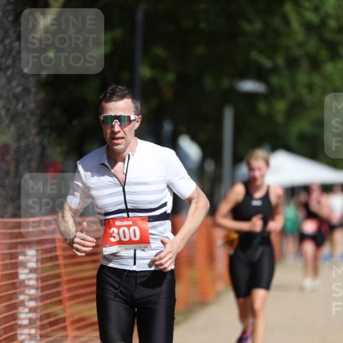 07.09.2025 - 19. Norderstedt Triathlon Michael Strokosch http://msf.ph/oto/8763727 07.09.2025 12:10:49 Laufen 300, 1155 meine-sportfotos.de