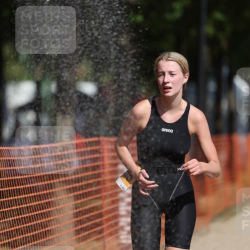 07.09.2025 - 19. Norderstedt Triathlon Michael Strokosch http://msf.ph/oto/8763786 07.09.2025 12:10:52 Laufen 300, 1155 meine-sportfotos.de