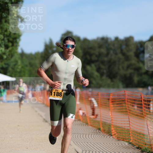 07.09.2025 - 19. Norderstedt Triathlon Michael Strokosch http://msf.ph/oto/8763909 07.09.2025 11:30:49 Laufen 1180, 1188 meine-sportfotos.de