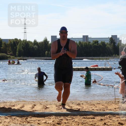 07.09.2025 - 19. Norderstedt Triathlon Luisa Fischer http://msf.ph/oto/8764060 07.09.2025 12:30:30 Schwimmen 706, 1270 meine-sportfotos.de