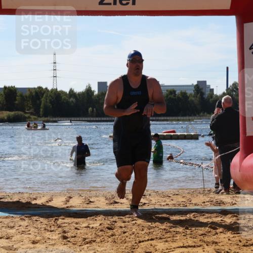 07.09.2025 - 19. Norderstedt Triathlon Luisa Fischer http://msf.ph/oto/8764075 07.09.2025 12:30:31 Schwimmen 706, 1270 meine-sportfotos.de