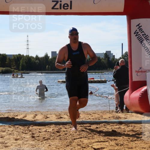 07.09.2025 - 19. Norderstedt Triathlon Luisa Fischer http://msf.ph/oto/8764081 07.09.2025 12:30:31 Schwimmen 706, 1270 meine-sportfotos.de