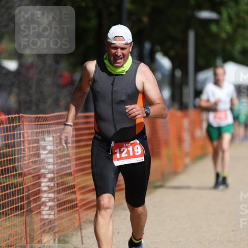 07.09.2025 - 19. Norderstedt Triathlon Michael Strokosch http://msf.ph/oto/8764119 07.09.2025 12:11:35 Laufen 719, 1219 meine-sportfotos.de