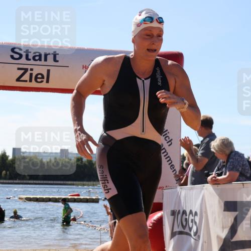 07.09.2025 - 19. Norderstedt Triathlon Luisa Fischer http://msf.ph/oto/8764153 07.09.2025 12:30:52 Schwimmen 222, 351 meine-sportfotos.de