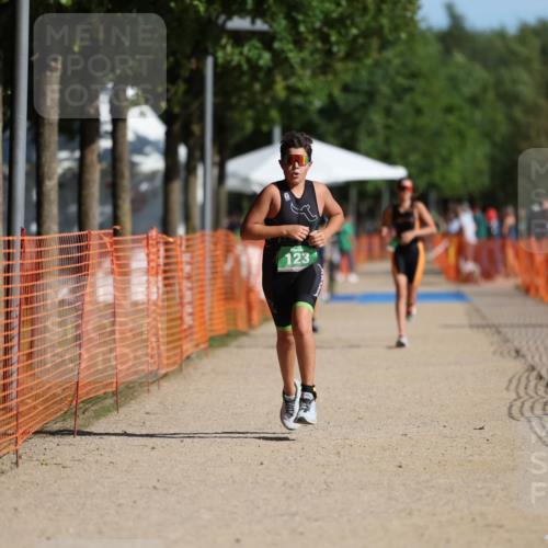 07.09.2025 - 19. Norderstedt Triathlon Michael Strokosch http://msf.ph/oto/8764189 07.09.2025 10:48:12 Laufen 123, 132, 1115 meine-sportfotos.de