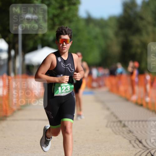 07.09.2025 - 19. Norderstedt Triathlon Michael Strokosch http://msf.ph/oto/8764301 07.09.2025 10:48:15 Laufen 91, 123, 132 meine-sportfotos.de