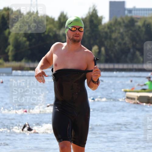 07.09.2025 - 19. Norderstedt Triathlon Luisa Fischer http://msf.ph/oto/8764320 07.09.2025 12:31:33 Schwimmen 142, 745 meine-sportfotos.de