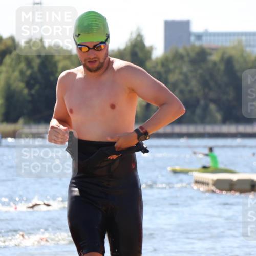 07.09.2025 - 19. Norderstedt Triathlon Luisa Fischer http://msf.ph/oto/8764326 07.09.2025 12:31:34 Schwimmen 142, 745 meine-sportfotos.de