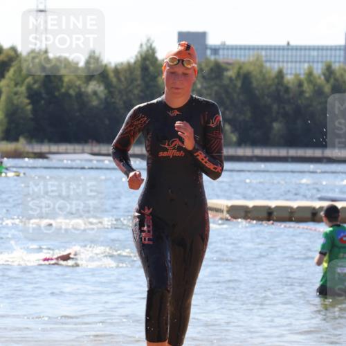 07.09.2025 - 19. Norderstedt Triathlon Luisa Fischer http://msf.ph/oto/8764379 07.09.2025 12:31:49 Schwimmen 346 meine-sportfotos.de