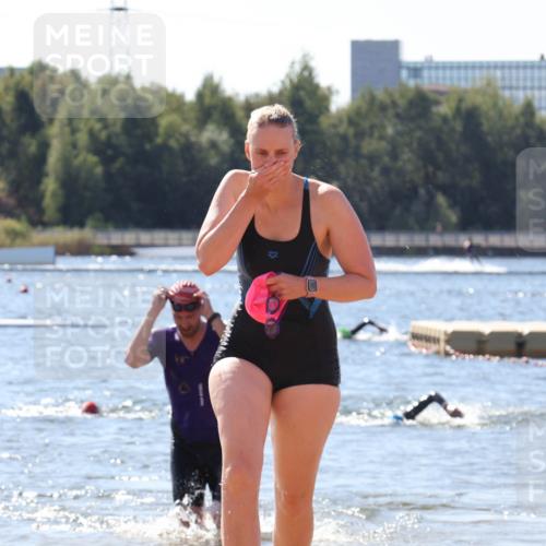 07.09.2025 - 19. Norderstedt Triathlon Luisa Fischer http://msf.ph/oto/8764433 07.09.2025 12:32:08 Schwimmen 179 meine-sportfotos.de