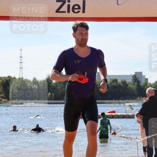 07.09.2025 - 19. Norderstedt Triathlon Luisa Fischer http://msf.ph/oto/8764519 07.09.2025 12:32:15 Schwimmen 179, 1388 meine-sportfotos.de