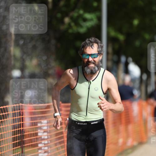 07.09.2025 - 19. Norderstedt Triathlon Michael Strokosch http://msf.ph/oto/8764537 07.09.2025 11:31:20 Laufen 196, 1160, 1198 meine-sportfotos.de