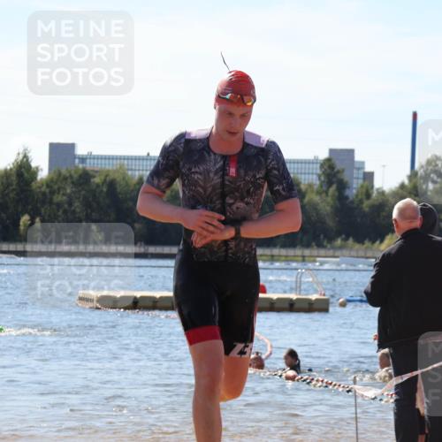 07.09.2025 - 19. Norderstedt Triathlon Luisa Fischer http://msf.ph/oto/8764558 07.09.2025 12:32:33 Schwimmen 275, 1271, 1326 meine-sportfotos.de