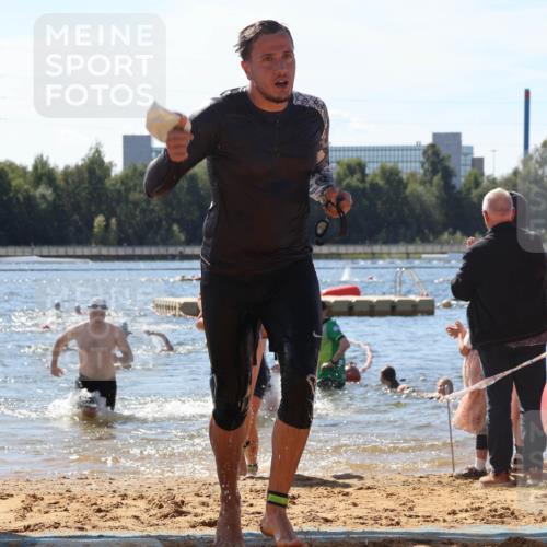 07.09.2025 - 19. Norderstedt Triathlon Luisa Fischer http://msf.ph/oto/8764659 07.09.2025 12:33:51 Schwimmen 232, 331, 799, 1299, 1354, 1389 meine-sportfotos.de