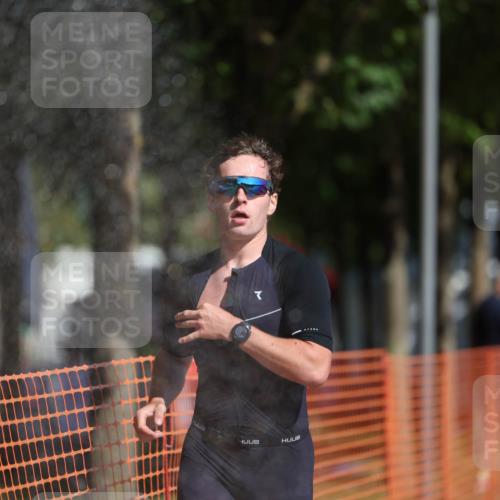 07.09.2025 - 19. Norderstedt Triathlon Michael Strokosch http://msf.ph/oto/8764722 07.09.2025 11:31:25 Laufen 196, 1160, 1198 meine-sportfotos.de