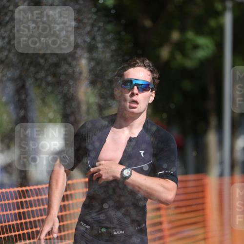 07.09.2025 - 19. Norderstedt Triathlon Michael Strokosch http://msf.ph/oto/8764734 07.09.2025 11:31:25 Laufen 196, 1160, 1198 meine-sportfotos.de