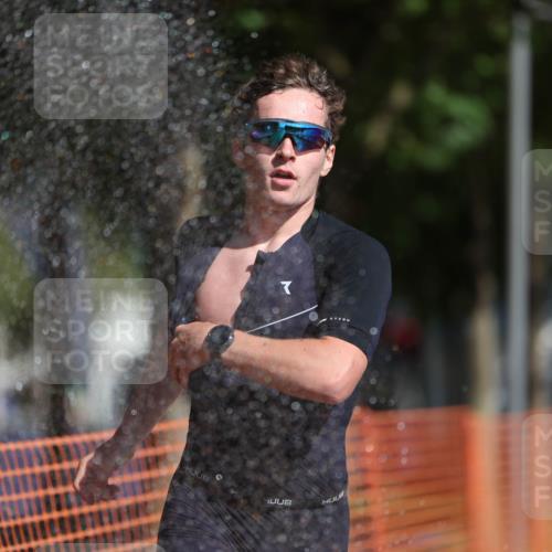 07.09.2025 - 19. Norderstedt Triathlon Michael Strokosch http://msf.ph/oto/8764745 07.09.2025 11:31:25 Laufen 196, 1160, 1198 meine-sportfotos.de