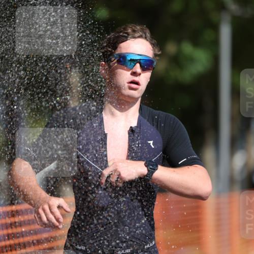 07.09.2025 - 19. Norderstedt Triathlon Michael Strokosch http://msf.ph/oto/8764758 07.09.2025 11:31:26 Laufen 1160, 1198 meine-sportfotos.de