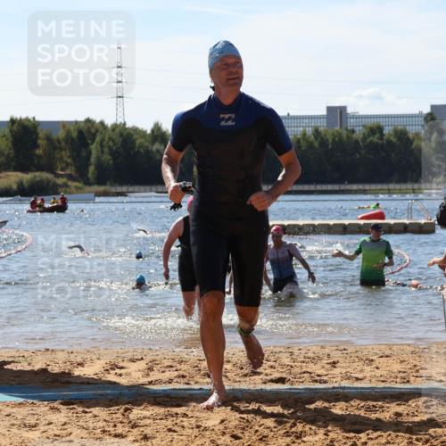 07.09.2025 - 19. Norderstedt Triathlon Luisa Fischer http://msf.ph/oto/8764828 07.09.2025 12:34:29 Schwimmen 211, 230, 1215, 1259 meine-sportfotos.de