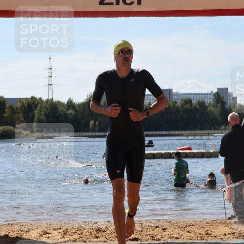 07.09.2025 - 19. Norderstedt Triathlon Luisa Fischer http://msf.ph/oto/8765236 07.09.2025 12:35:04 Schwimmen 242, 318, 339, 344, 350, 723, 1356 meine-sportfotos.de