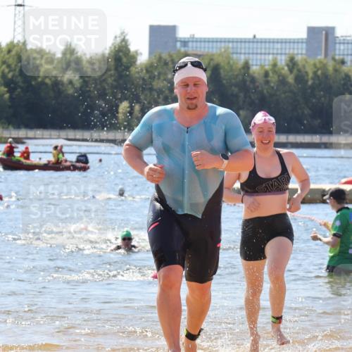 07.09.2025 - 19. Norderstedt Triathlon Luisa Fischer http://msf.ph/oto/8765276 07.09.2025 12:35:18 Schwimmen 160, 842 meine-sportfotos.de