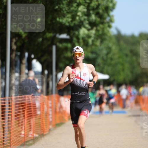 07.09.2025 - 19. Norderstedt Triathlon Michael Strokosch http://msf.ph/oto/8765421 07.09.2025 11:31:51 Laufen 200, 1176 meine-sportfotos.de