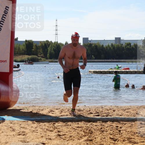 07.09.2025 - 19. Norderstedt Triathlon Luisa Fischer http://msf.ph/oto/8765429 07.09.2025 12:35:43 Schwimmen 317, 345, 348 meine-sportfotos.de