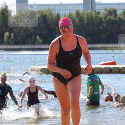 07.09.2025 - 19. Norderstedt Triathlon Luisa Fischer http://msf.ph/oto/8765794 07.09.2025 12:36:55 Schwimmen 270, 321, 323, 329, 330 meine-sportfotos.de