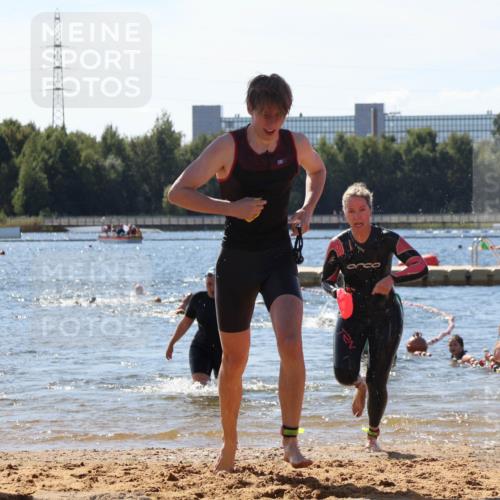 07.09.2025 - 19. Norderstedt Triathlon Luisa Fischer http://msf.ph/oto/8765904 07.09.2025 12:37:06 Schwimmen 313, 321, 333, 343, 804 meine-sportfotos.de