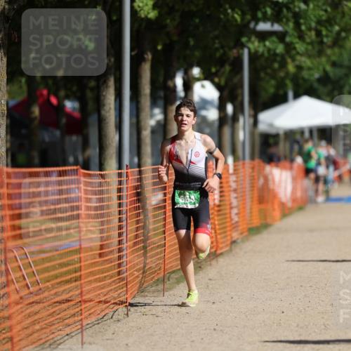 07.09.2025 - 19. Norderstedt Triathlon Michael Strokosch http://msf.ph/oto/8766126 07.09.2025 10:49:51 Laufen 92, 664, 1118 meine-sportfotos.de