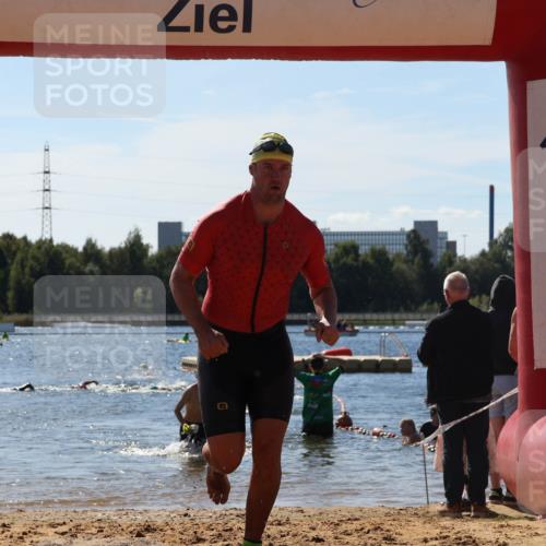 07.09.2025 - 19. Norderstedt Triathlon Luisa Fischer http://msf.ph/oto/8766202 07.09.2025 12:38:12 Schwimmen 298, 316, 357 meine-sportfotos.de