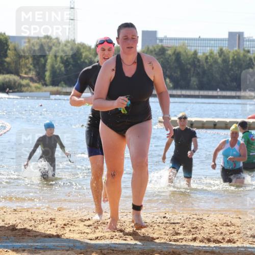 07.09.2025 - 19. Norderstedt Triathlon Luisa Fischer http://msf.ph/oto/8766273 07.09.2025 12:38:48 Schwimmen 320, 352, 359 meine-sportfotos.de