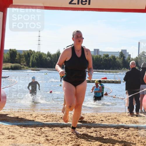 07.09.2025 - 19. Norderstedt Triathlon Luisa Fischer http://msf.ph/oto/8766287 07.09.2025 12:38:49 Schwimmen 320, 352, 359, 777 meine-sportfotos.de
