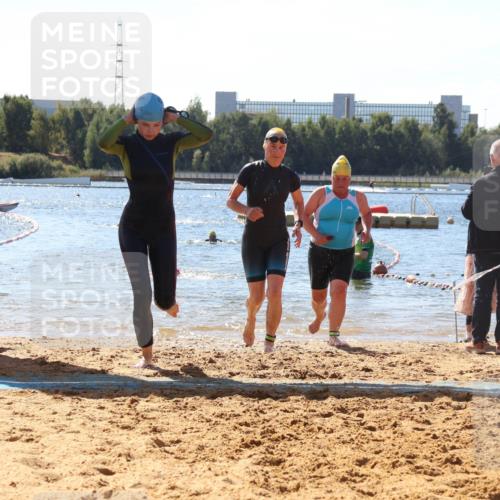07.09.2025 - 19. Norderstedt Triathlon Luisa Fischer http://msf.ph/oto/8766324 07.09.2025 12:38:53 Schwimmen 320, 334, 352, 359, 777 meine-sportfotos.de