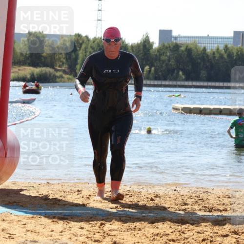 07.09.2025 - 19. Norderstedt Triathlon Luisa Fischer http://msf.ph/oto/8766351 07.09.2025 12:39:08 Schwimmen 328, 334 meine-sportfotos.de