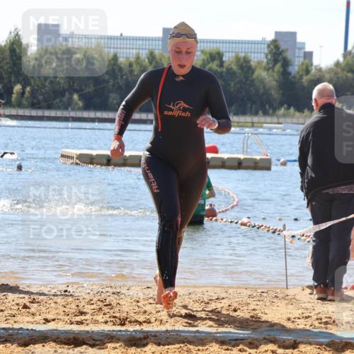 07.09.2025 - 19. Norderstedt Triathlon Luisa Fischer http://msf.ph/oto/8766448 07.09.2025 12:39:43 Schwimmen 322, 336 meine-sportfotos.de