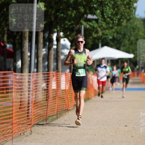 07.09.2025 - 19. Norderstedt Triathlon Michael Strokosch http://msf.ph/oto/8766517 07.09.2025 10:50:18 Laufen 677 meine-sportfotos.de