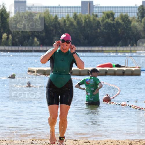 07.09.2025 - 19. Norderstedt Triathlon Luisa Fischer http://msf.ph/oto/8766539 07.09.2025 12:40:03 Schwimmen 337, 349 meine-sportfotos.de