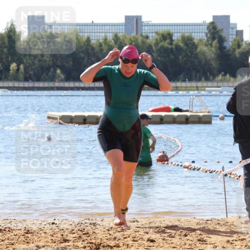 07.09.2025 - 19. Norderstedt Triathlon Luisa Fischer http://msf.ph/oto/8766547 07.09.2025 12:40:04 Schwimmen 337, 349 meine-sportfotos.de