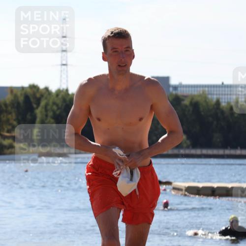 07.09.2025 - 19. Norderstedt Triathlon Luisa Fischer http://msf.ph/oto/8766600 07.09.2025 12:40:44 Schwimmen 790 meine-sportfotos.de