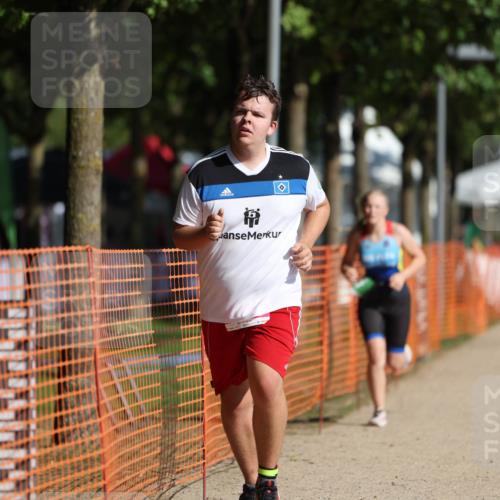 07.09.2025 - 19. Norderstedt Triathlon Michael Strokosch http://msf.ph/oto/8766680 07.09.2025 10:50:30 Laufen 67, 110, 1126 meine-sportfotos.de